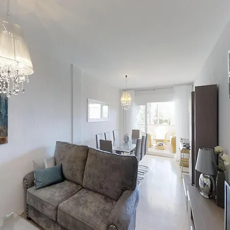 Cozy Elviria Beachside Lejlighed Marbella