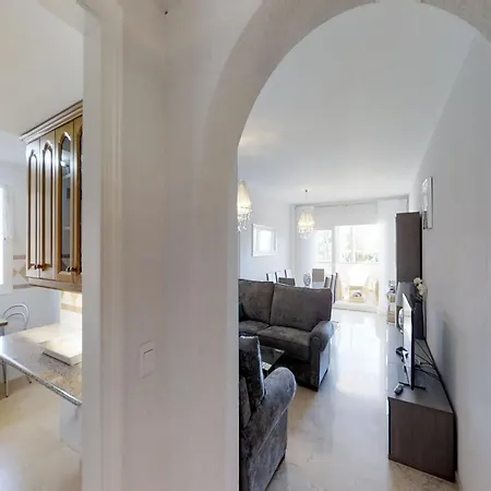 Cozy Elviria Beachside Lejlighed